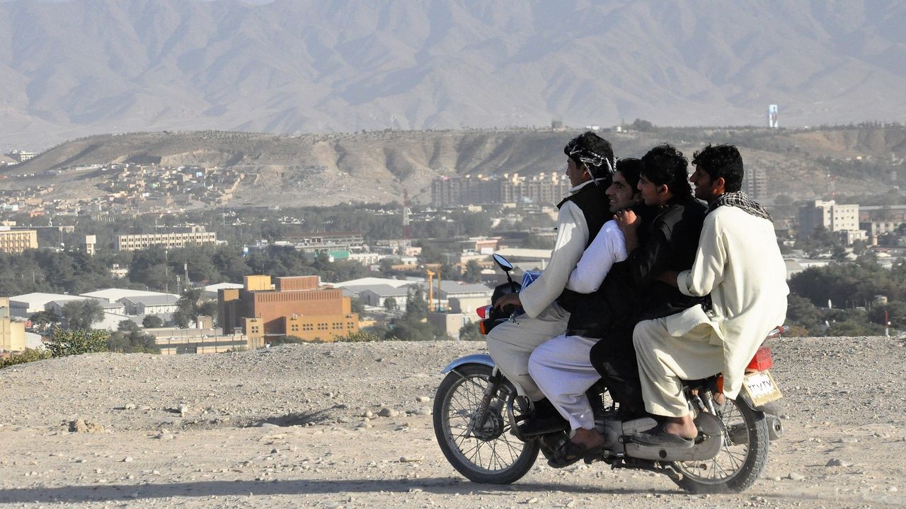 Ribuan Warga Afganistan Kabur ke Iran Setiap Hari Sejak Diduduki Taliban