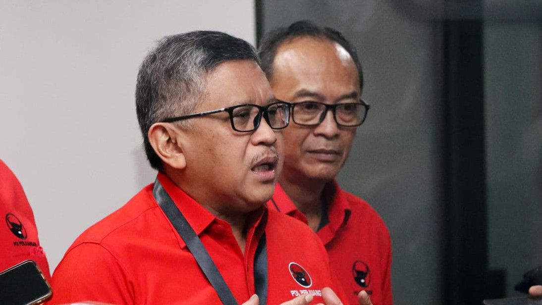 Sekjen PDIP: Ada Paket Bansos Ditimbun di Kantor Golkar untuk Menangkan Prabowo-Gibran