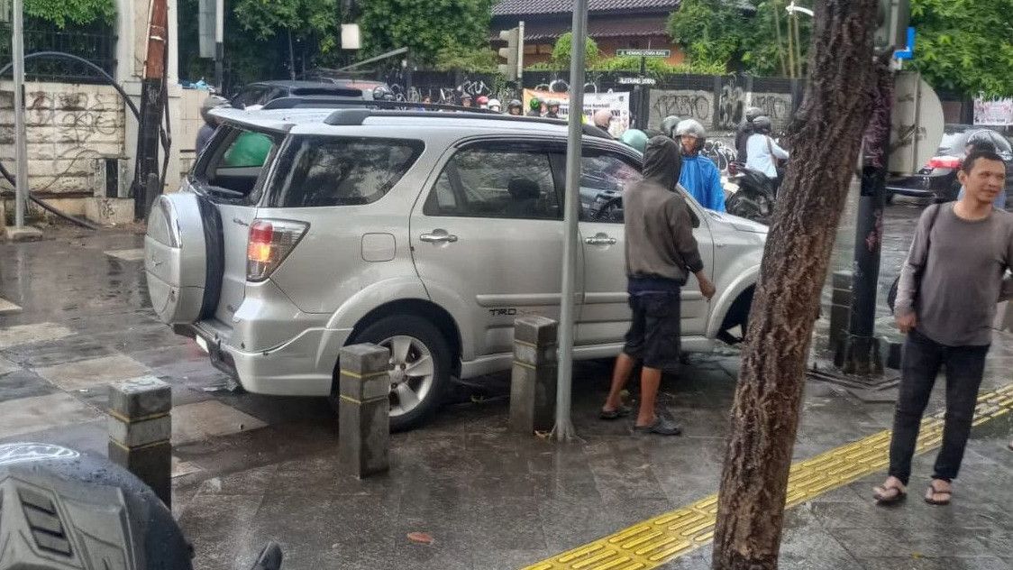 Polisi: Bocah 9 Tahun Bawa Mobil hingga Tabrak Kendaraan di Jaksel Terinspirasi dari Games