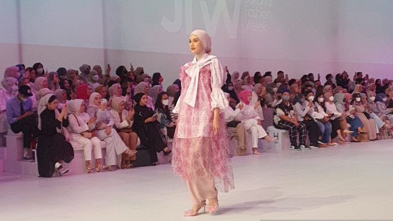 Melihat Pengaruh Ramadan terhadap Tren Fashion, dari Jenis Kain hingga Palet Warna