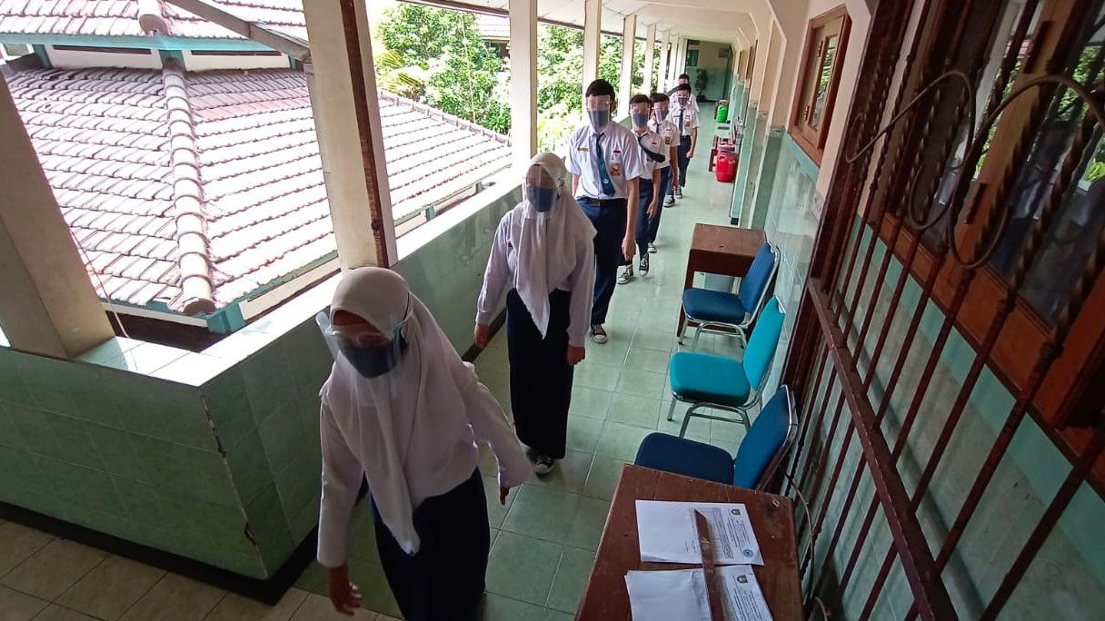 Jokowi Minta Sekolah Tatap Muka 2021 Hanya 2 Hari Sepekan dan 2 Jam Sehari