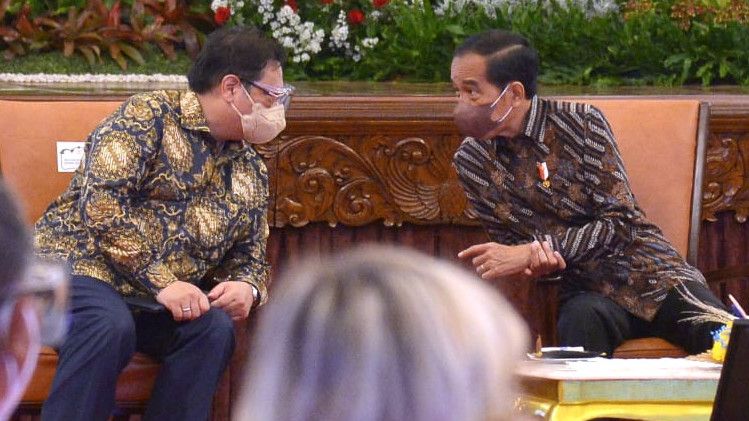 Jokowi: Banyak Masyarakat Tertipu dan Terjerat Bunga Tinggi Pinjaman Online