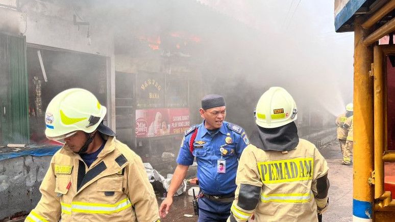 18 Kios Pasar Angke Jakarta Utara Terbakar Disebabkan Korsleting Listrik, Total Kerugian Capai Rp500 Juta