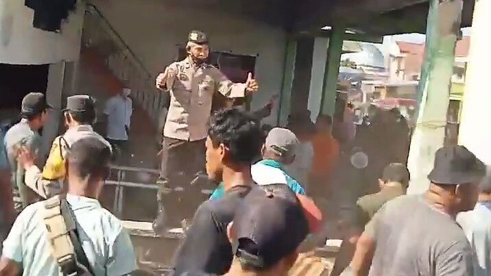Pasar Takkalasi Barru Jadi Sentra Vaksinasi, Pedagang Protes: Jadi Sepi Pembeli!