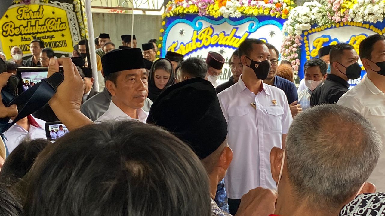 Melayat, Jokowi dan Iriana Melepas Kepergian Istri Moeldoko di Rumah Duka