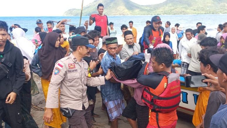 Tim SAR Evakuasi Satu Korban Hilang Terseret Ombak Saat Memancing di Lombok Barat