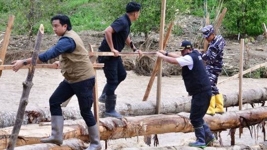 Perjuangan Pj Gubernur Sulsel Bahtiar Menemui Ribuan Warga Terdampak Bencana Luwu