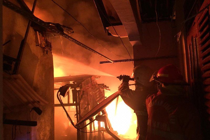 Kebakaran Rumah di Petamburan II, 18 Unit Damkar Padamkan Api