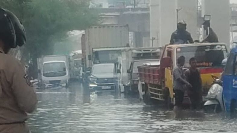 Besok Pagi Puncak Banjir Rob Landa Jakarta, Pramono Minta Warga Siaga