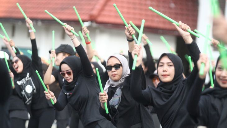 MRT Setop Aksi 'Sulap' Warga Jakarta yang Jadikan Stasiun Arena Pound Fit