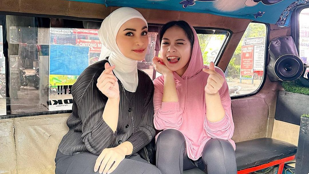 Girang Naik Angkot ke Pasar Bareng Putri Zulkifli Hasan, Nagita Slavina Mau Nyaleg?