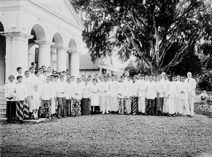 Sekolah Guru Atas (Hogere Kweekschool, HKS) Bandung, tahun 1925-1926