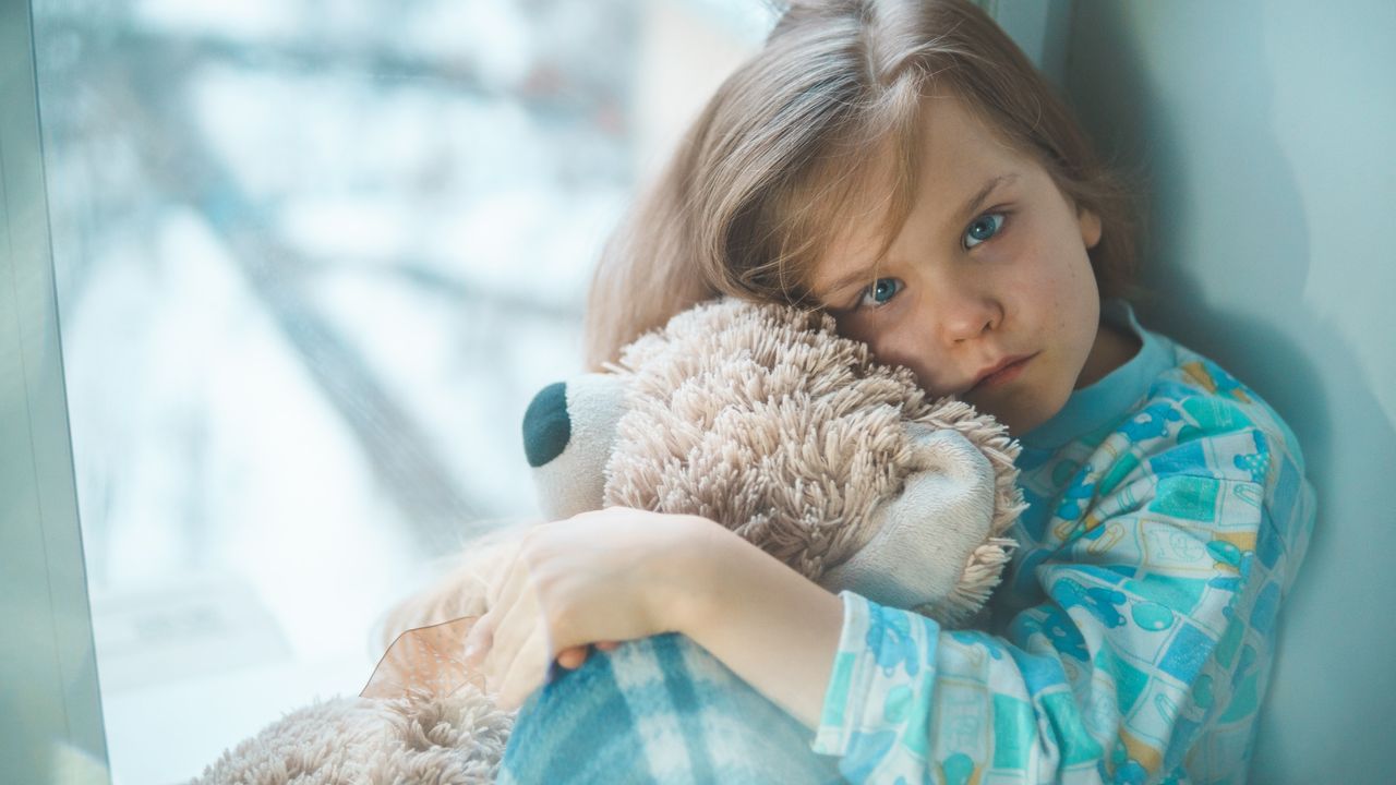 Anak Demam Bikin Ibu Panik, Langkah Atasi Kecemasan Ketika Si Kecil Sakit Sesuai Saran Psikolog