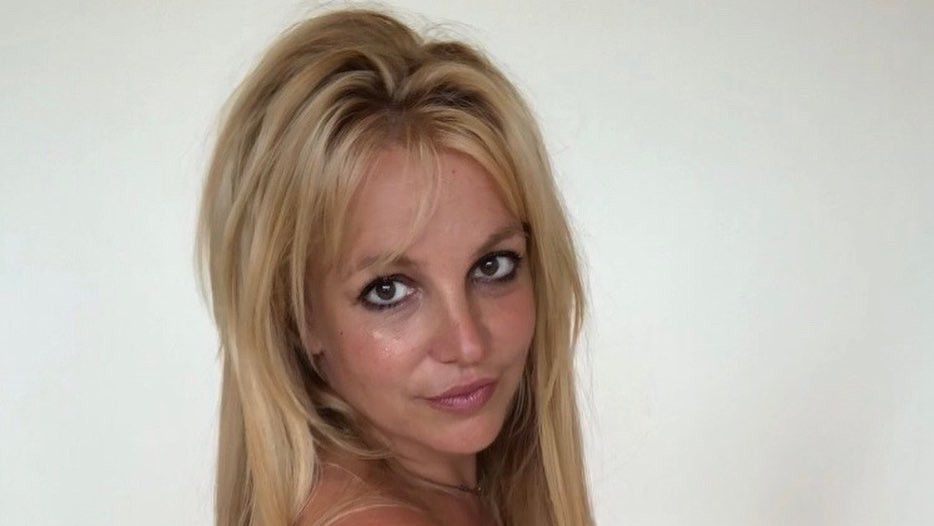 Liburan Dibuntuti dan Fotonya Diedit Paparazi, Britney Spears: Jahat!