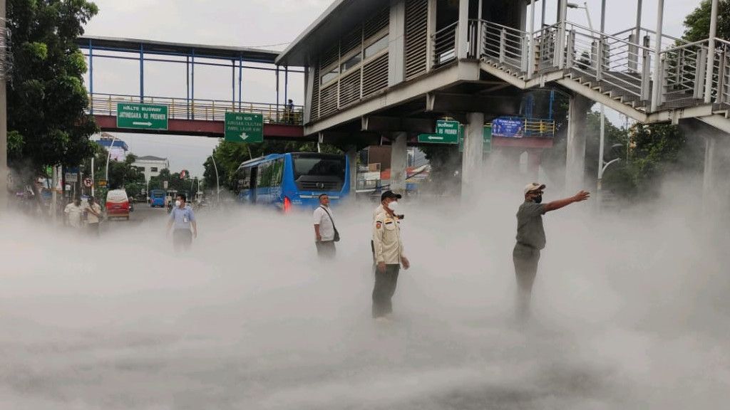 Pipa Oksigen Cair Rumah Sakit Premier Jatinegara Bocor hingga Menutupi Jalan