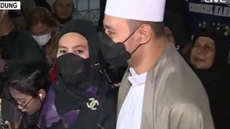Suaminya Habib Usman bin Yahya Pimpin Doa untuk Jenazah Eril, Kartika Putri: Semua Terjadi Kehendak Allah