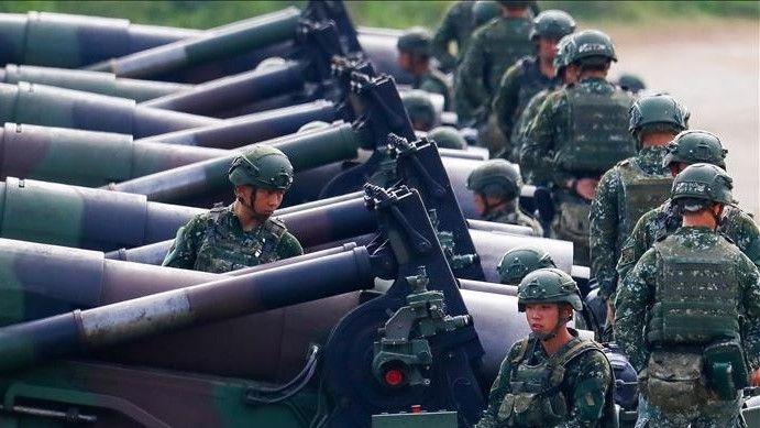 China Peringati Prajurit Muda Militer Bahaya Judol dan Kencan Online