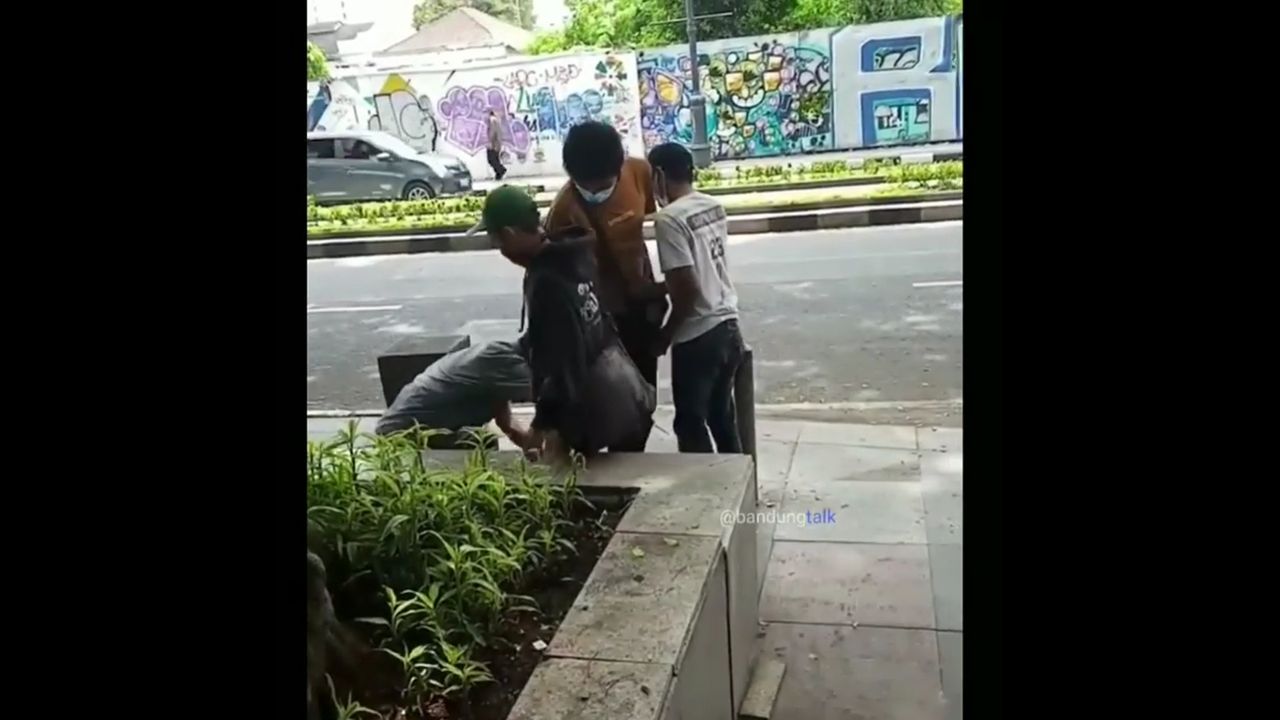 Polisi Buru Komplotan Copet ala Sinetron Preman Pensiun yang Beraksi di Alun-alun Bandung