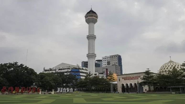 Selama Bulan Ramadan, Masjid Raya Bandung Siapkan Seribu Takjil Setiap Hari