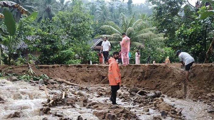 Jembatan Putus Diterjang Banjir Bandang, BPBD: Desa Sidoasri Kini Terisolir