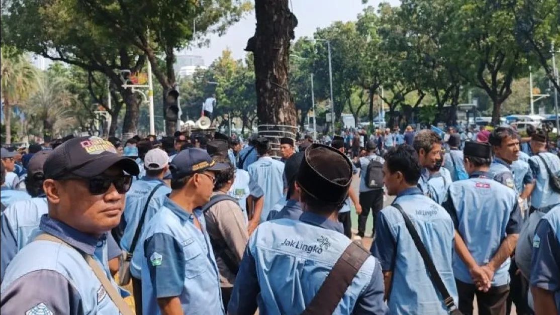 Ratusan Sopir Mikrotrans Demo Depan Balai Kota Jakarta