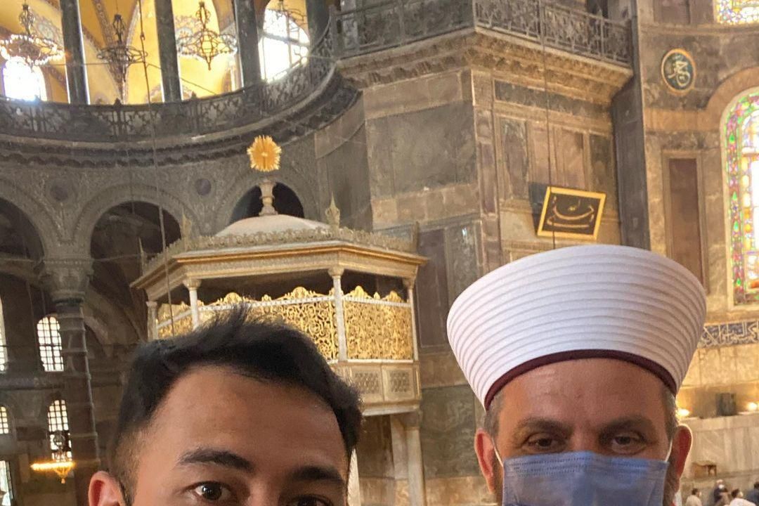 Raffi Ahmad dan Imam Besar Turki (Foto: Instagram/@raffinagita1717) 