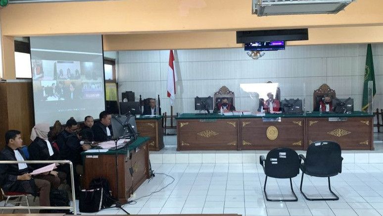 Delapan Terdakwa Perusakan Kantor Arema FC Jalani Sidang Perdana, Lima Dakwaan Dibacakan
