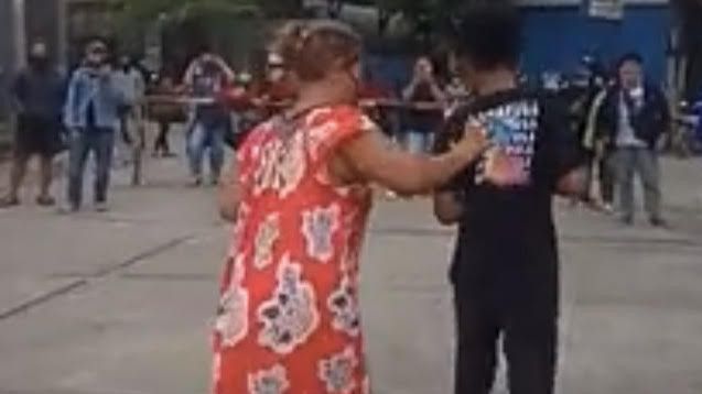 Viral Video Emak-emak Berdaster Samper Anak saat Ikutan Demo Omnibus Law