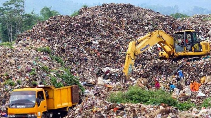 Truk Pengangkut Sempat Mogok Beroperasi, Sampah di TPA Sarimukti Bandung Menggunung