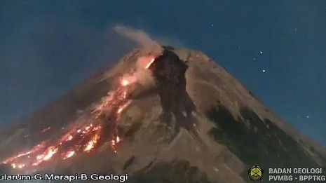 Gunung Merapi Luncurkan Awan Panas, Magelang Siaga Kebakaran Vegetasi di Lereng Gunung