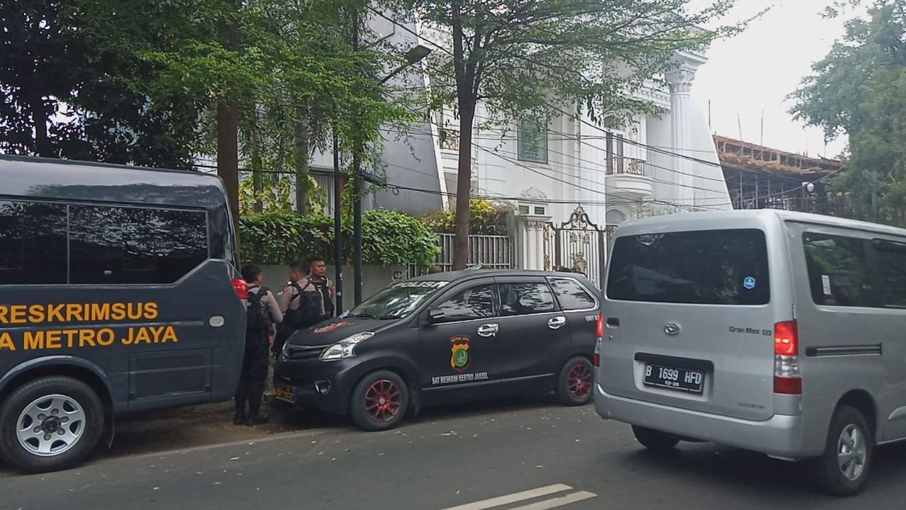 Polisi Geledah Rumah Firli Bahuri di Kertanegara Jaksel