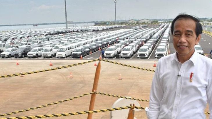 Jokowi Targetkan Ekspor 24 Ribu Unit Mobil dari Pelabuhan Patimban, Roy Suryo: Termasuk Esemka Juga Pak?
