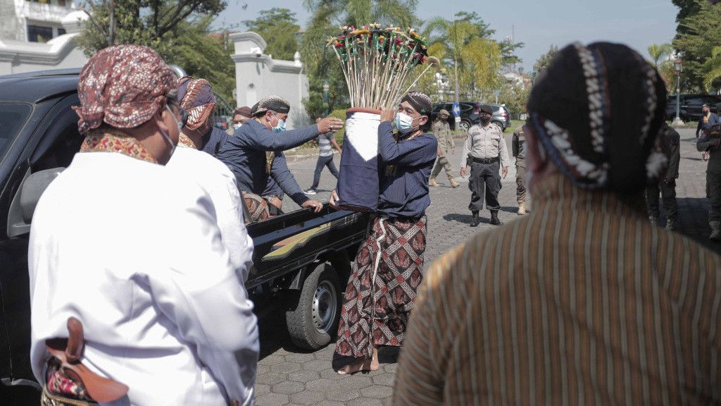 Tanpa Rebutan, Keraton Yogyakarta Gelar Tradisi Gunungan dengan Membagi Ribuan Biji Rengginang