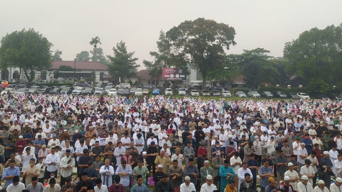 Ribuan Jemaah Muhammadiyah Cimahi Jawa Barat Gelar Salat Idul Fitri di Lapangan Rajawali