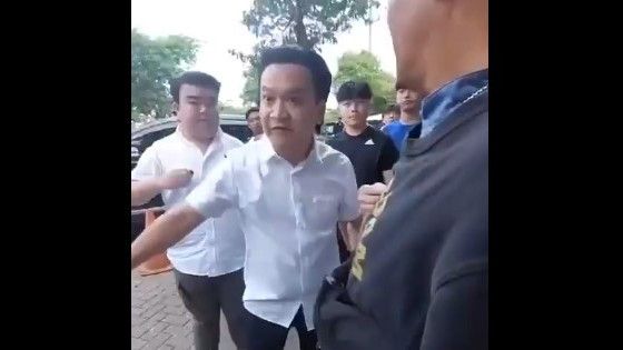 Kronologi Viral Bapak-Bapak Emosi Suruh Murid SMAK Gloria Surabaya Sujud dan Menggonggong