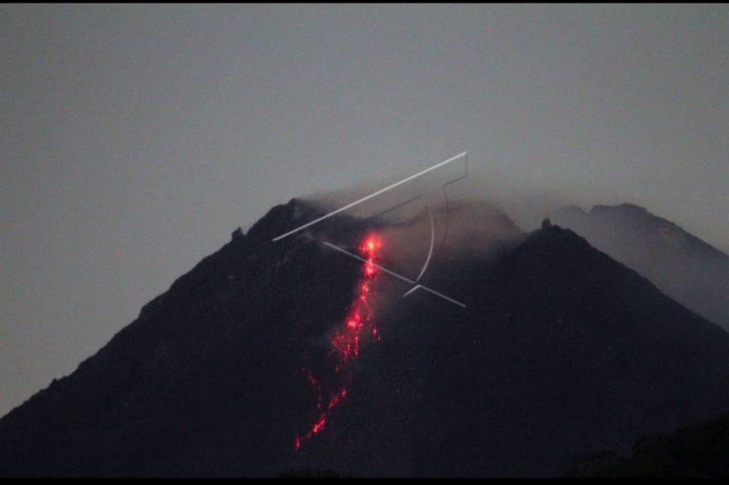 Status Siaga, Gunung Merapi Keluarkan Guguran Lava Pijar Sembilan Kali