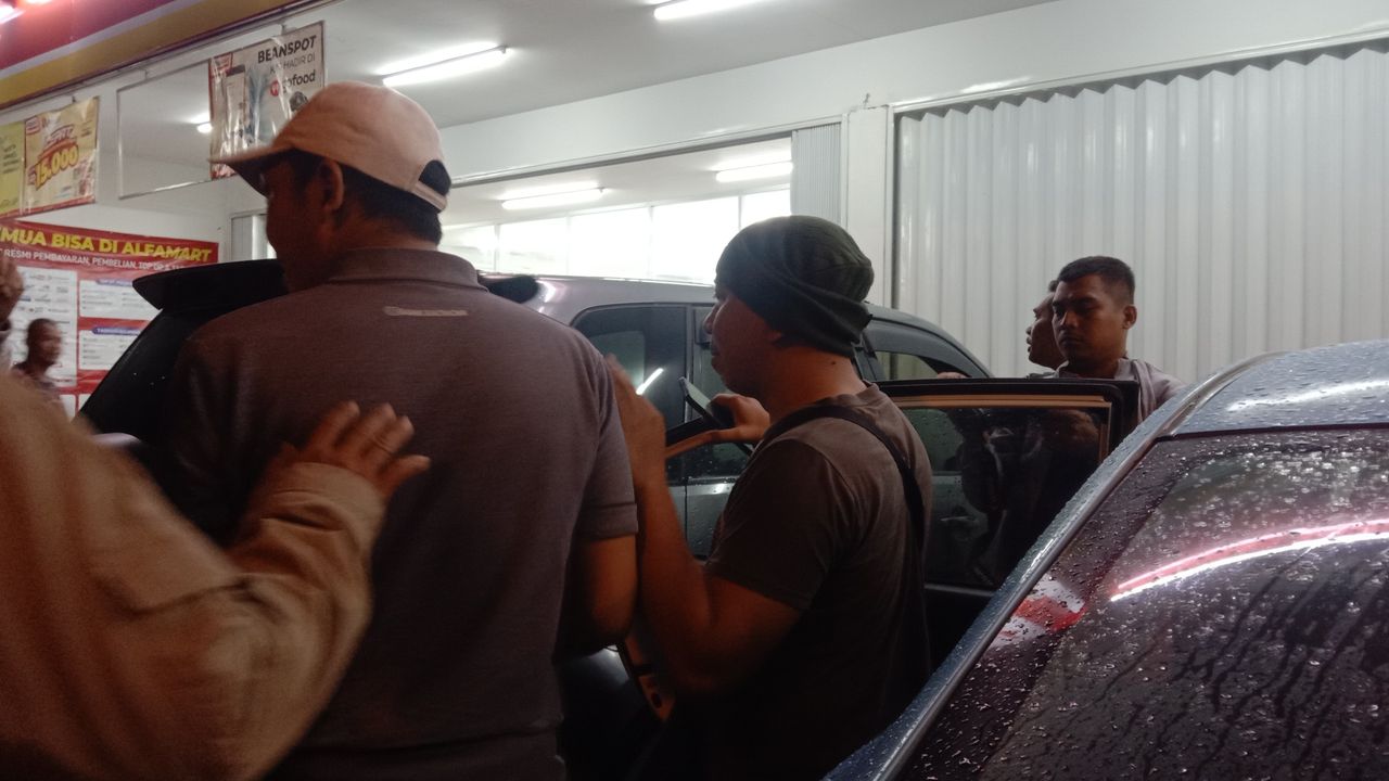 Sopir Taksi di Bogor Dibuat Kaget karena Penumpangnya Kabur Tinggalkan Tas, Disangka Barang Berbahaya