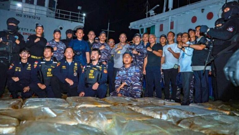 67 Dus Teh China Berisi Sabu Ditemukan di Kapal MT Sea Dragon Tarawa, 6 ABK Ditangkap