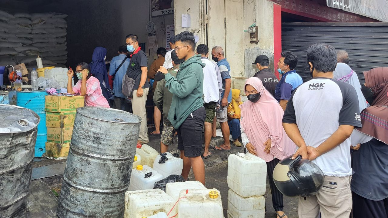 Pembelian Minyak Goreng Curah di Solo Diberikan Syarat, Pedagang Kecil Menjerit