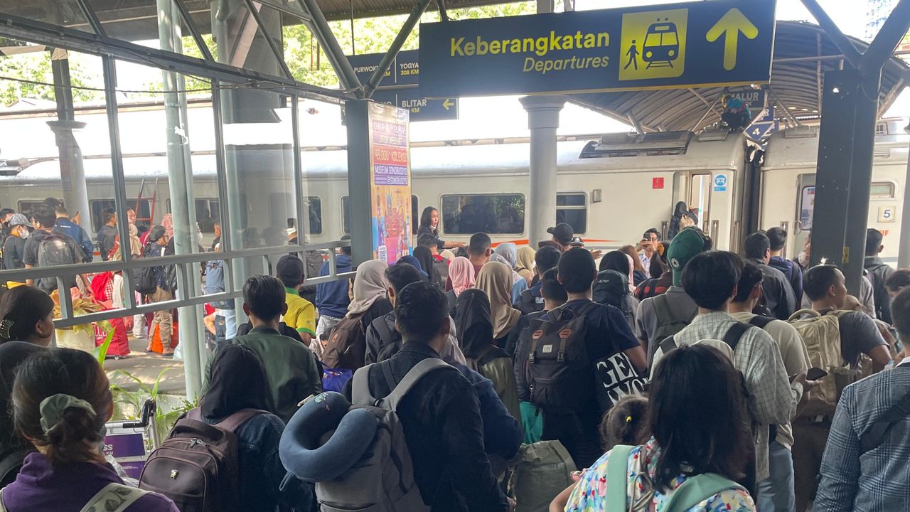 H-4 Lebaran Puncak Arus Mudik, 27 Ribu Penumpang Kereta Api Berangkat dari Doap 8 Surabaya