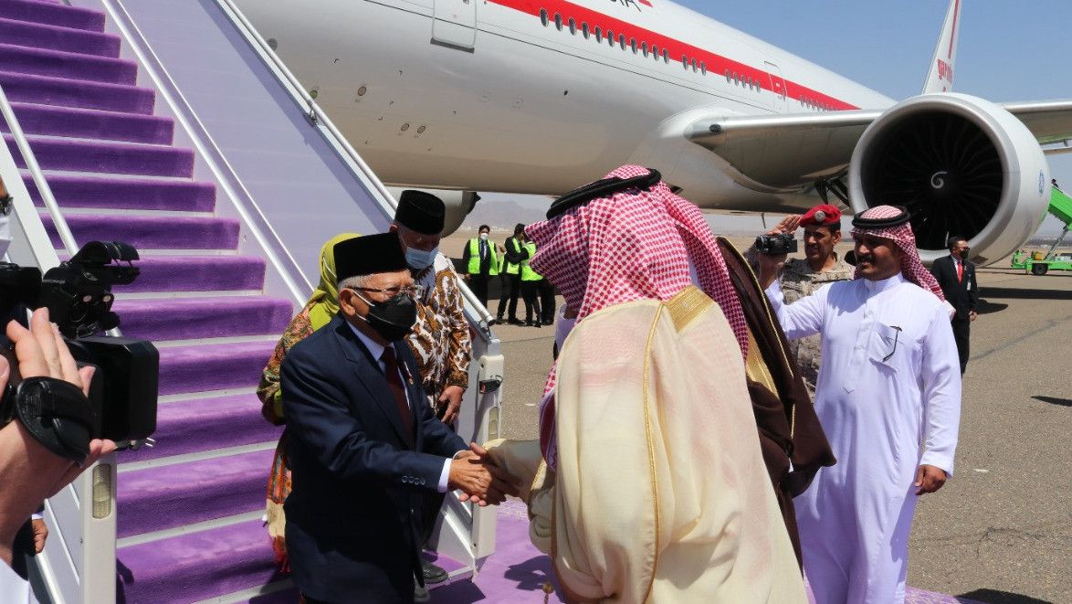 Tiba di Royal Terminal Madinah untuk Laksanakan Ibadah Haji, Wapres disambut Pasukan Kehormatan Militer
