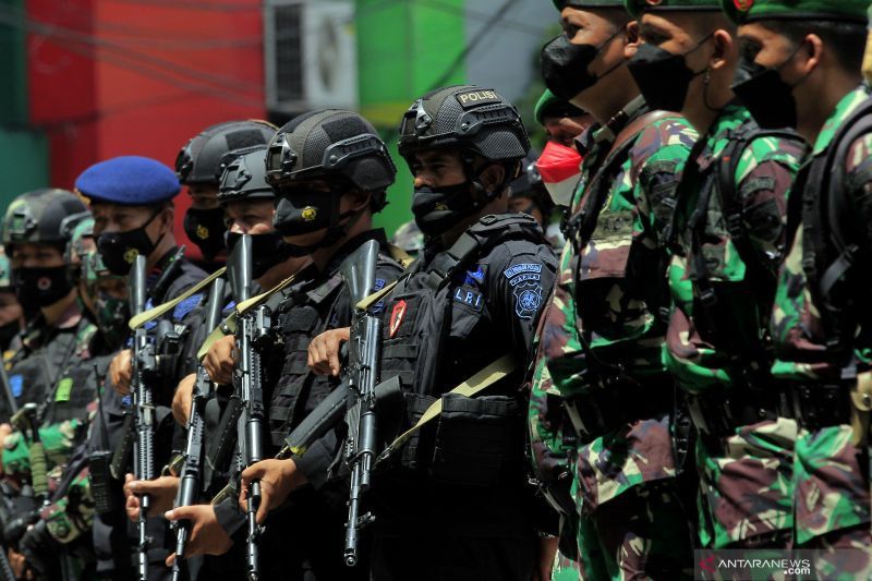 Polisi Mabuk Tabrak Mobil TNI AL yang Parkir di Batam, Langsung Dipukul Marinir, Apes!