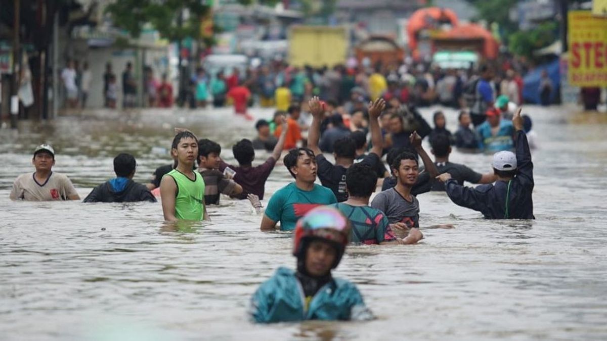 Jumlah Banjir di Jakarta Meningkat Jadi 61 RT, Tinggi Air Masih di Atas 2,6 Meter