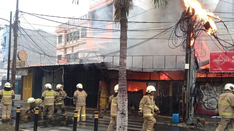 Kebakaran Hanguskan Warung Lapo dan Bengkel di Pulogadung, Penyebabnya Diduga Akibat Kebocoran Gas Elpiji 3 Kg