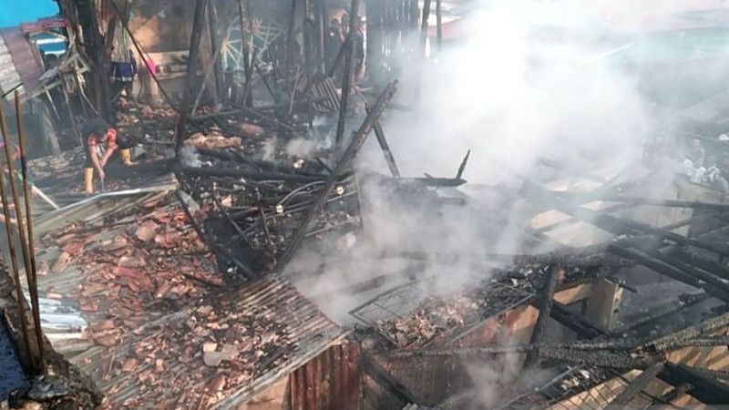 Gegara Korsleting Listrik, Enam Rumah di Jalan Ki Gede Ing Suro Palembang Ludes Terbakar