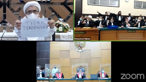 'Makin Panas', Rizieq Shihab dan Kuasa Hukum Walk Out dari Ruang Sidang