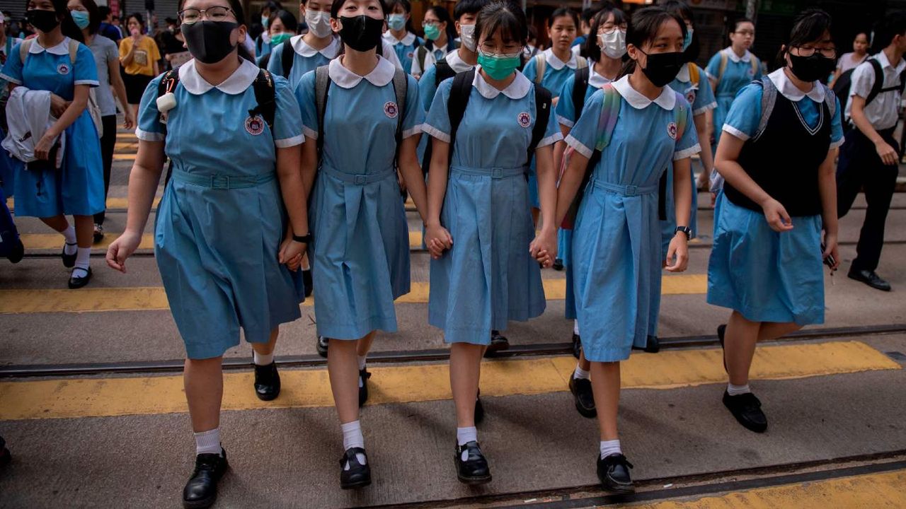 Ajari Anak Muridnya Tentang Kemerdekaan Hong Kong, Guru Ini Dipecat