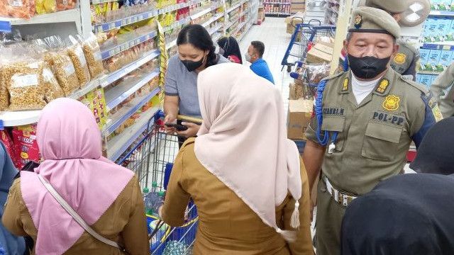 Satpol PP Jaring Belasan PNS Bengkulu yang Belanja di Swalayan Saat Jam Kerja