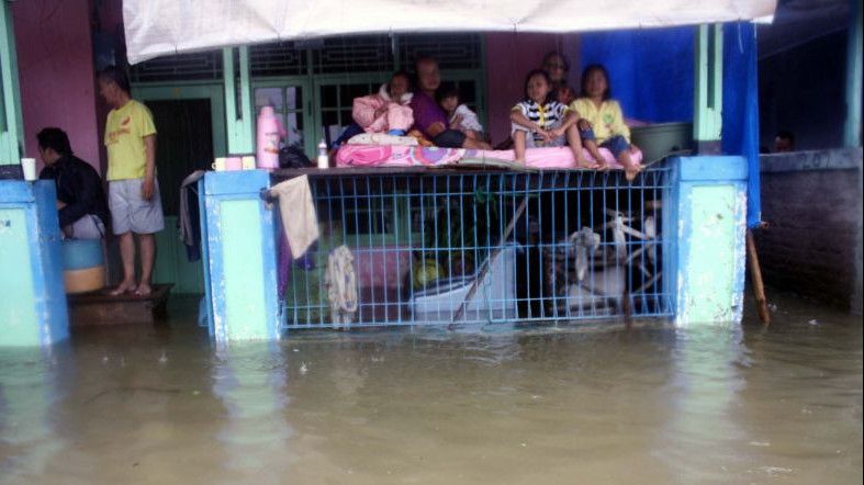 Hujan Seharian, Ratusan Rumah di Telukjambe Karawang Kebanjiran