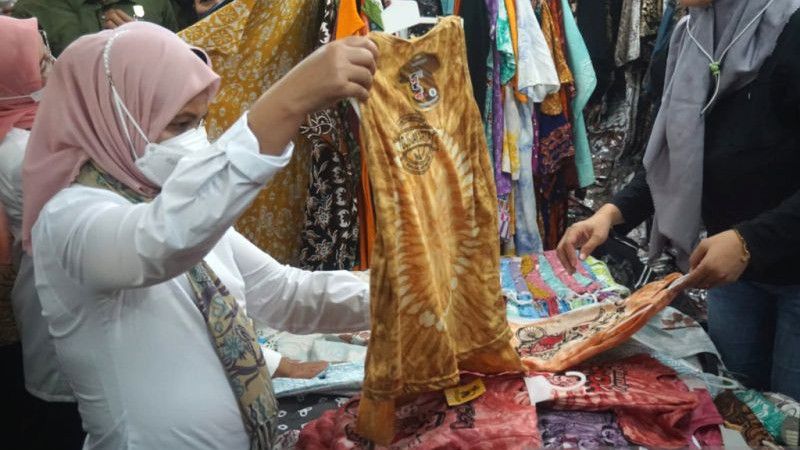 Dikunjungi Iriana yang Borong Tas hingga Daster, Pedagang Pasar Beringharjo: Tidak Nawar